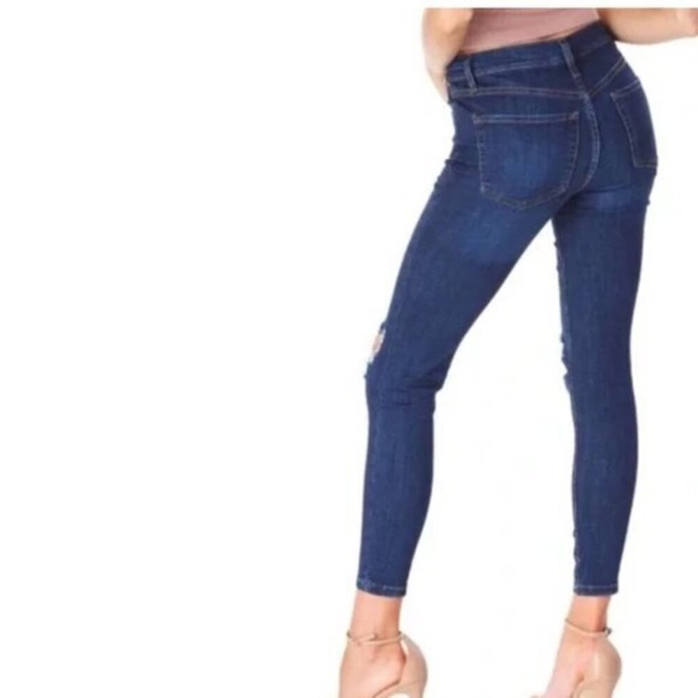 Free People Busted Knee Dark Wash Skinny Jeans. 25